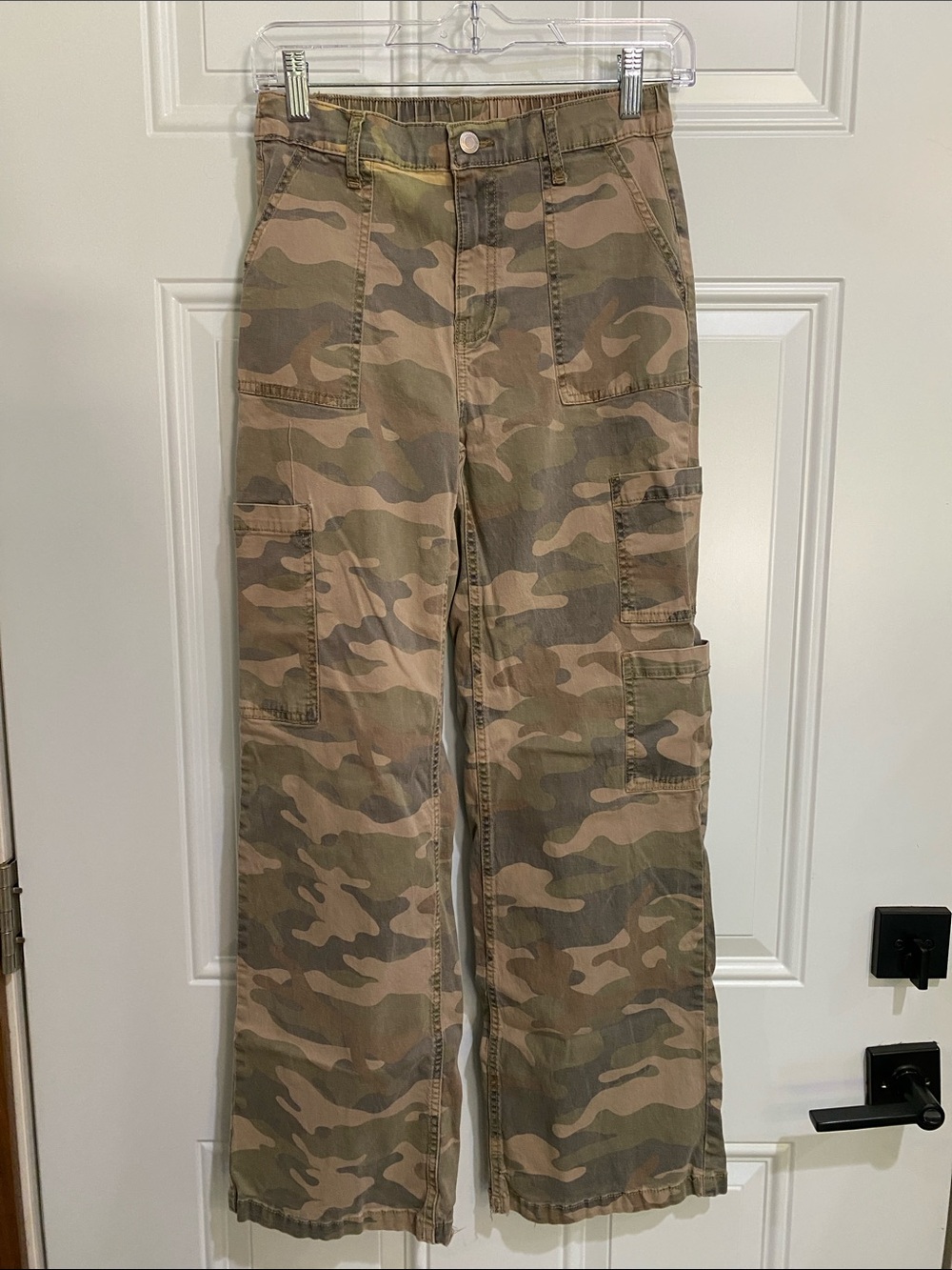 No Boundaries Women's Camo Flare Cargo Pants - Green/Brown